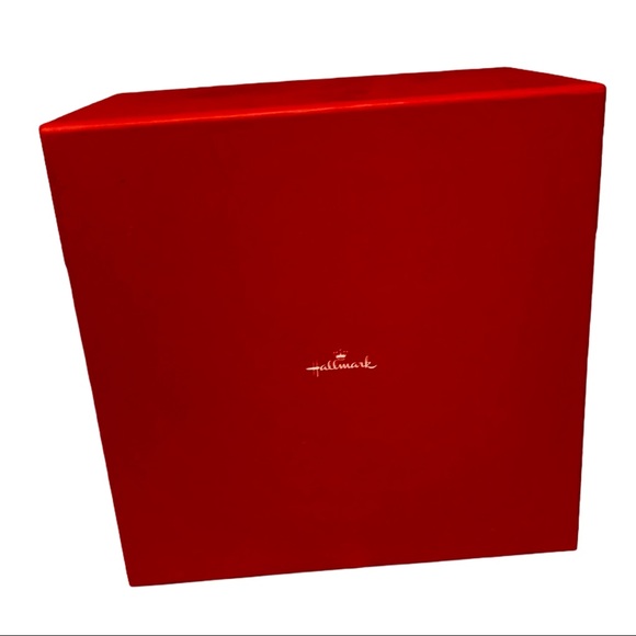 Hallmark Red Large Ribbon Tied Gift & Keepsake Box - Picture 9 of 10
